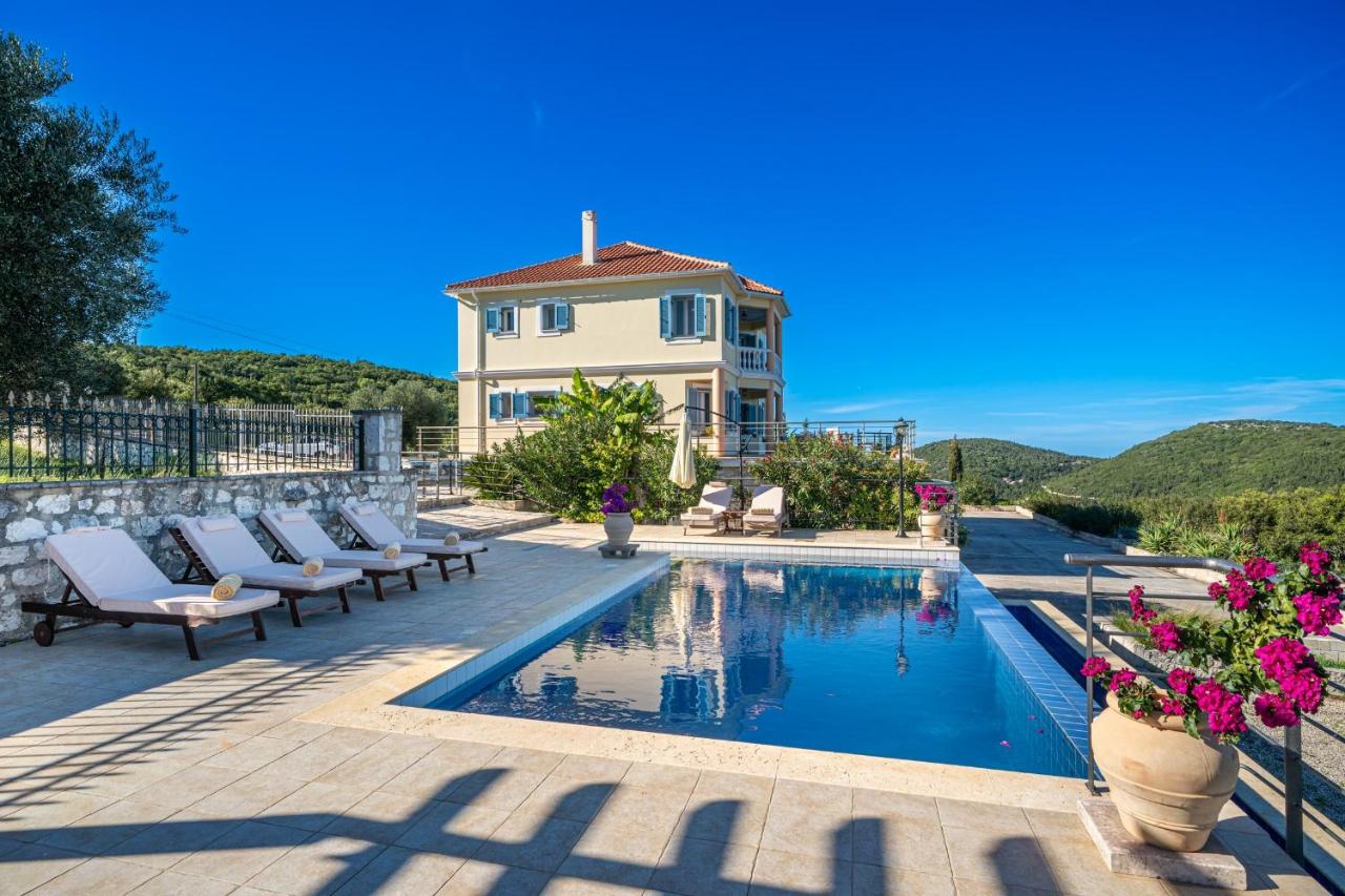 Private Villa Gelia, with panoramic 180 degrees sea view! - Chambres d’hôtes