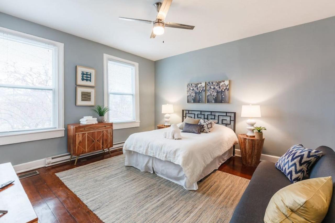 Stylish Flat in Walkable Downtown w Parking - B&B