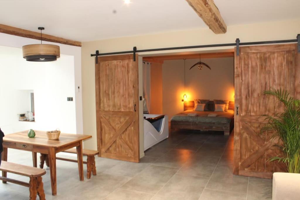 B&B Marlhes - Superbe appartement avec jacuzzi et jardin privé - Bed and Breakfast Marlhes