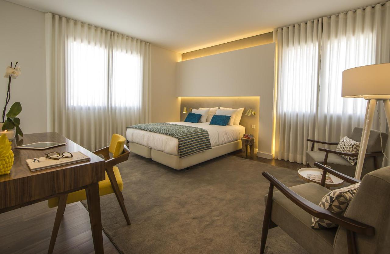 Suite with Terrace and Pool View