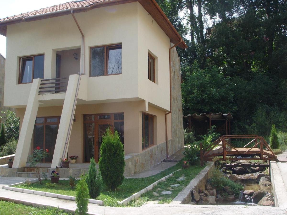 The Lake Villa - Bed and Breakfast