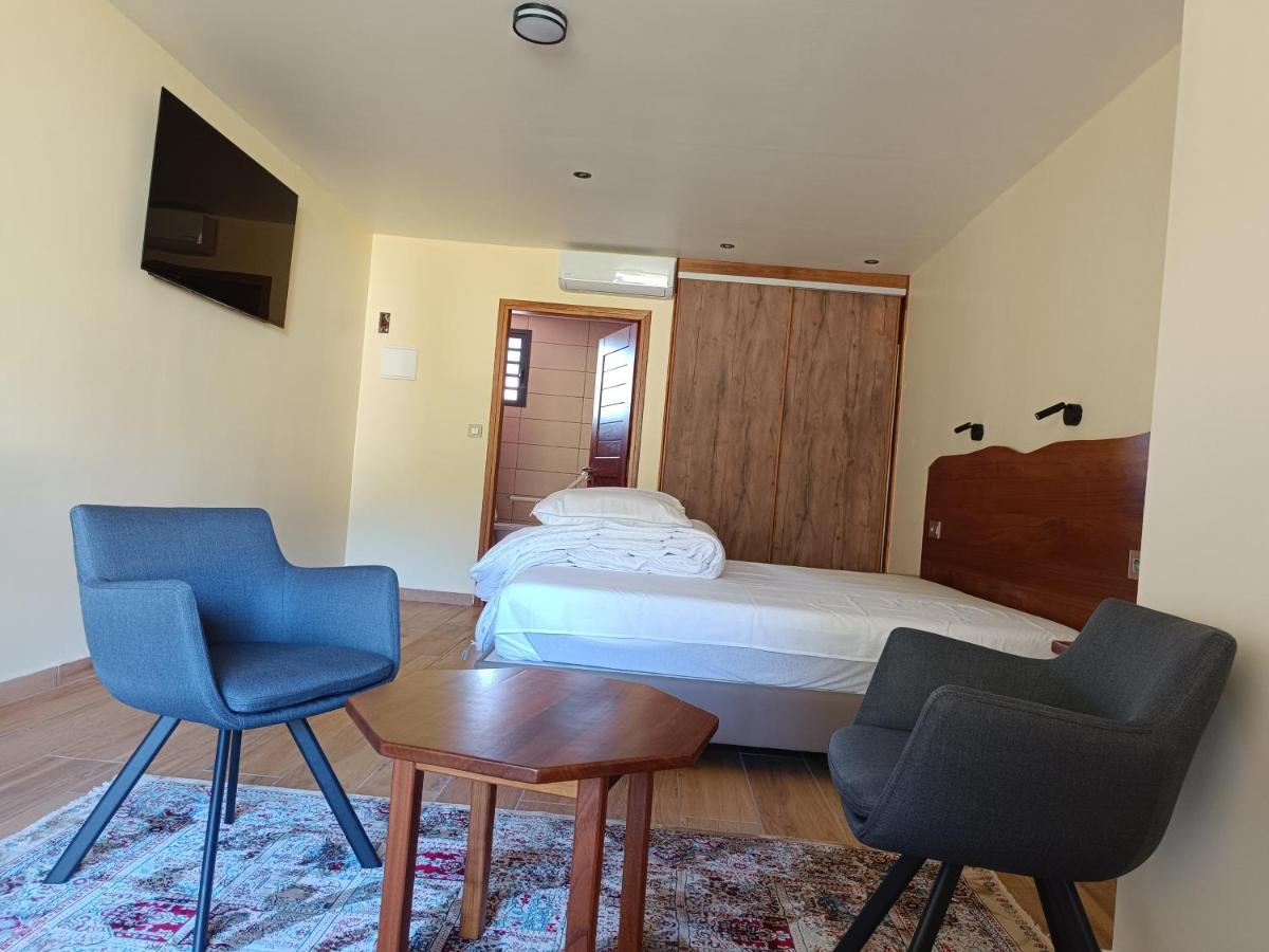 Deluxe Room (2 Adults + 1 Child)