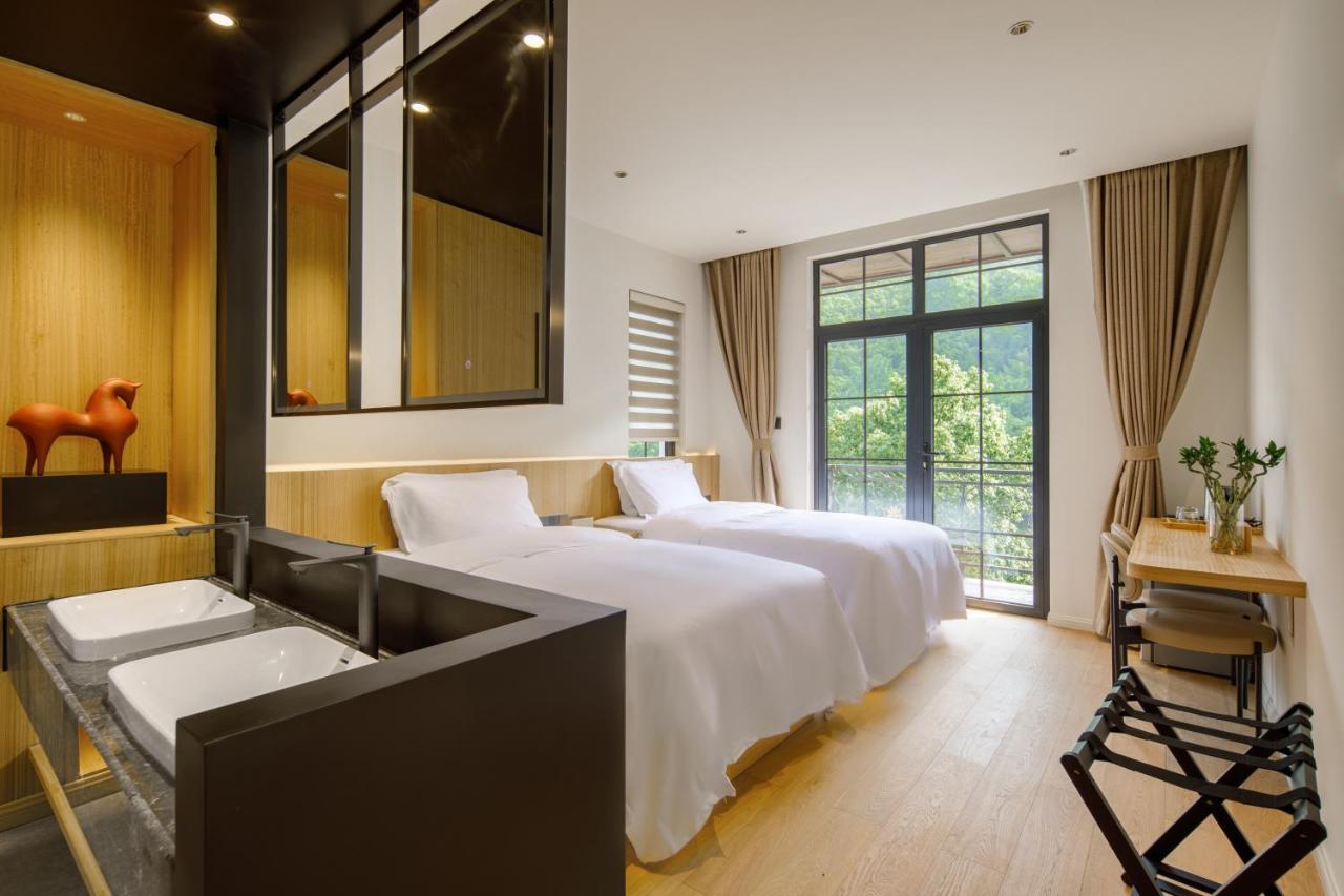 Prosecco Twin Room with Mountain View