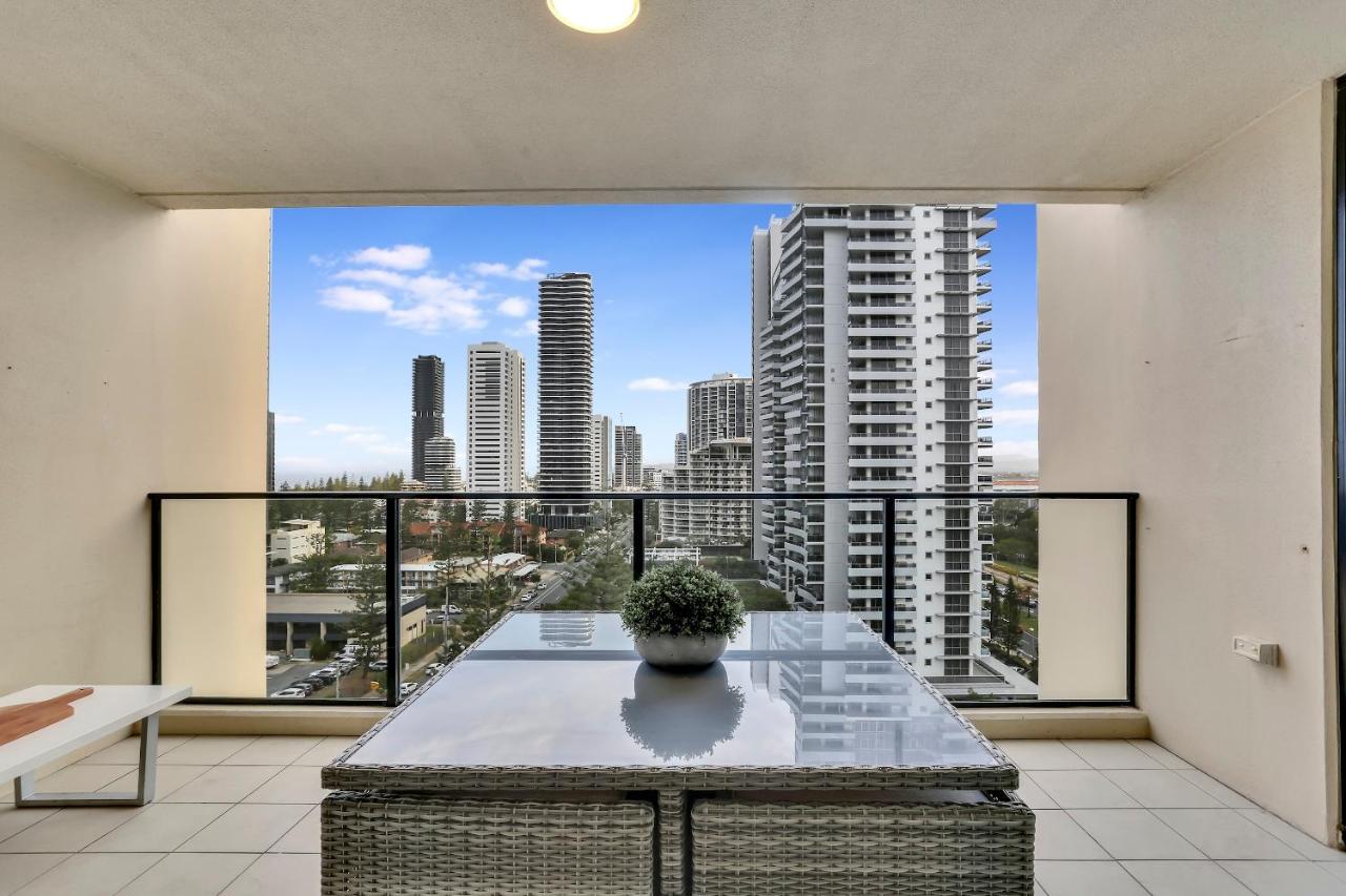 B&B Gold Coast - Glam & Stylish Broadbeach 2BR Apartment - Bed and Breakfast Gold Coast