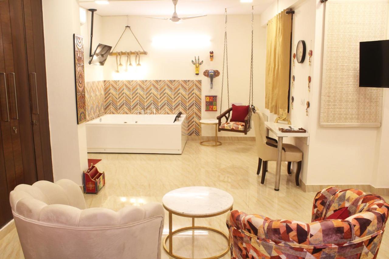 B&B New Delhi - Luxury Jacuzzi Spa Tub 1BHK Suite South Delhi (11) - Bed and Breakfast New Delhi