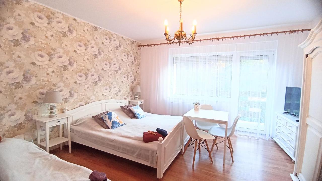 Dreibettzimmer mit Badewanne