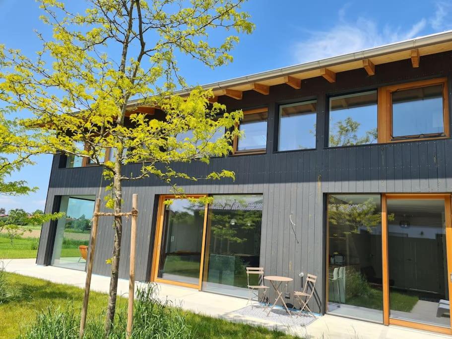 Ferienhaus Bergblick 170qm nur 5 min zum Chiemsee - Chambres d'hôtes Übersee