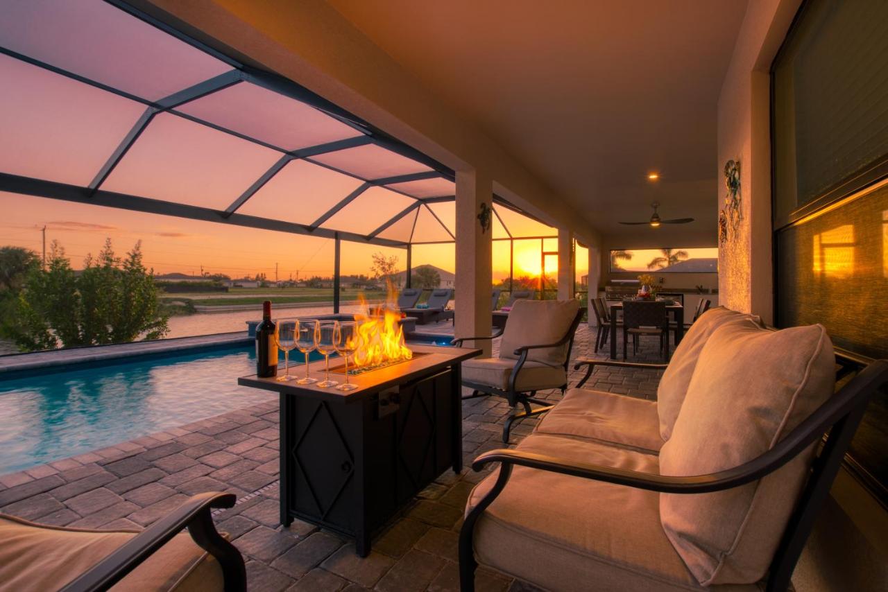 VILLA SOUTHERN ESCAPE - 4 BEDS - 3 BATHS - 8 GUESTS - WATERVIEW & POOL/SPA - INCL. 10% OFF BOAT RENTAL - Chambres d'hôtes Matlacha