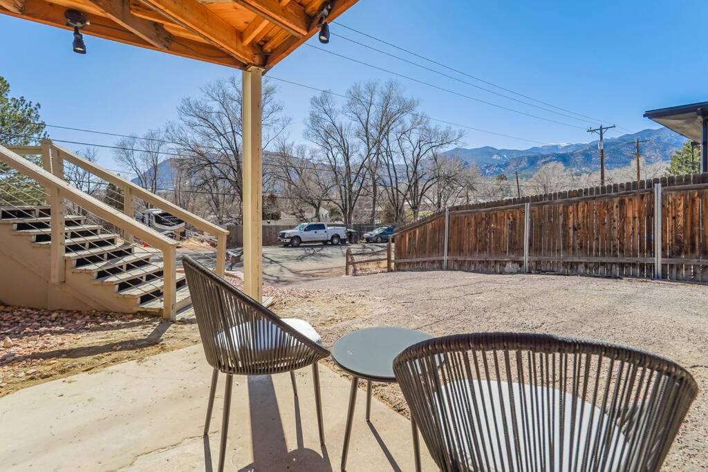 B&B Colorado Springs - Brookside Mountain Modern Apartment / MTN views! - Bed and Breakfast Colorado Springs