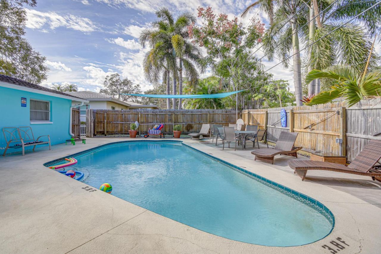 Largo Family Oasis Private Pool and Hot Tub! - B&B