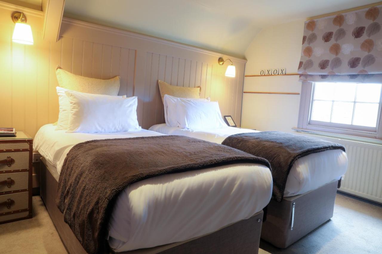 Standard Twin Room with Private External Bathroom