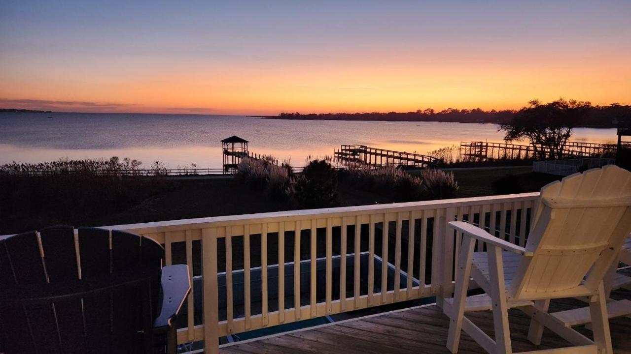 B&B Kitty Hawk - No Fee Luxury Pet Friendly 7BR Soundfront retreat with Elevator, Heated Pool and Hot Tub - Bed and Breakfast Kitty Hawk