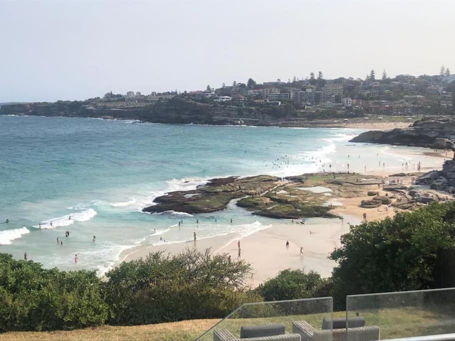 Tamarama Beachfront Apartment on Bondi to Bronte Walk - B&B