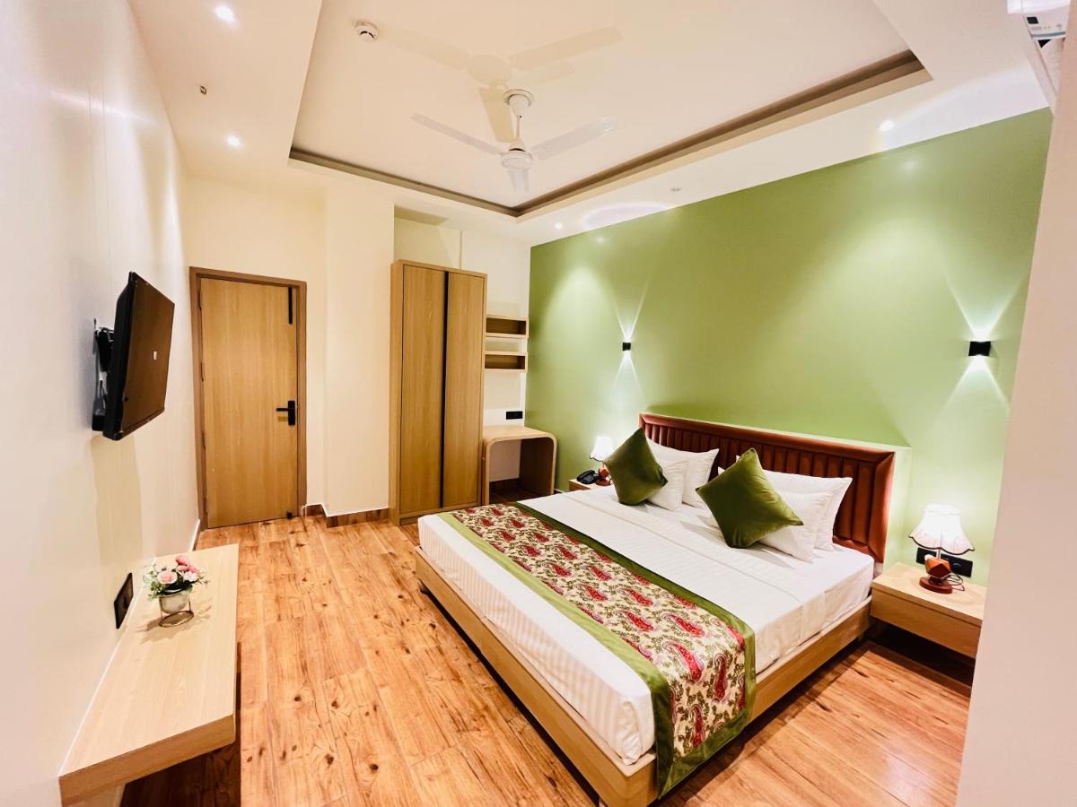 B&B Ghāziābād - Hotel IP Swarn near Anand Vihar Vaishali Ghaziabad - Bed and Breakfast Ghāziābād