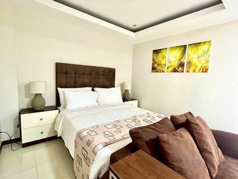 B&B Angeles City - 203 La Grande, classy studio with hotel amenities! - Bed and Breakfast Angeles City