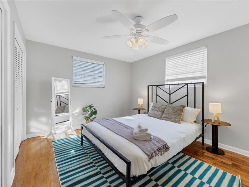 B&B Tampa - Designed and Cozy 1BR With Parking Near Stores - Bed and Breakfast Tampa