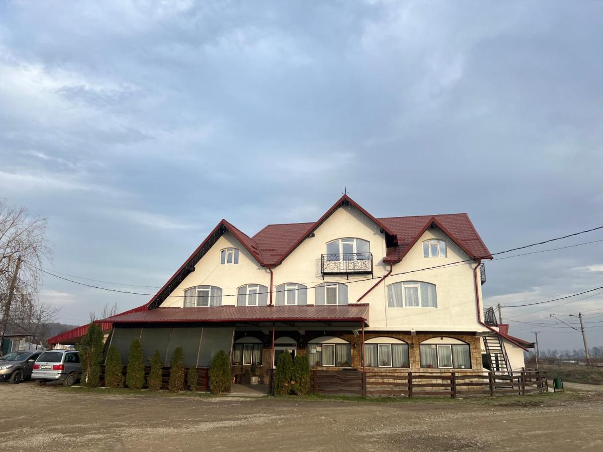 Pensiunea Dumbrăvița - B&B