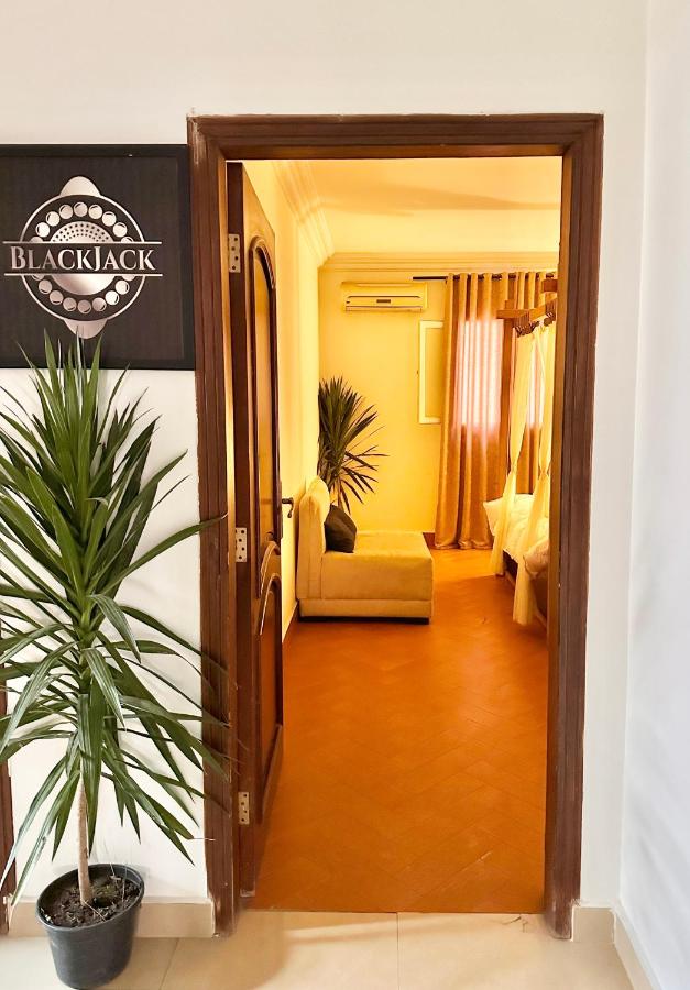 A lovely large master bedroom Maadi Degla - B&B Il Cairo