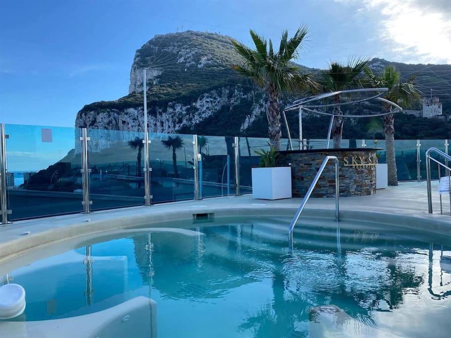 B&B Gibraltar - Hidden Gem at Luxurious Ocean Village - Bed and Breakfast Gibraltar