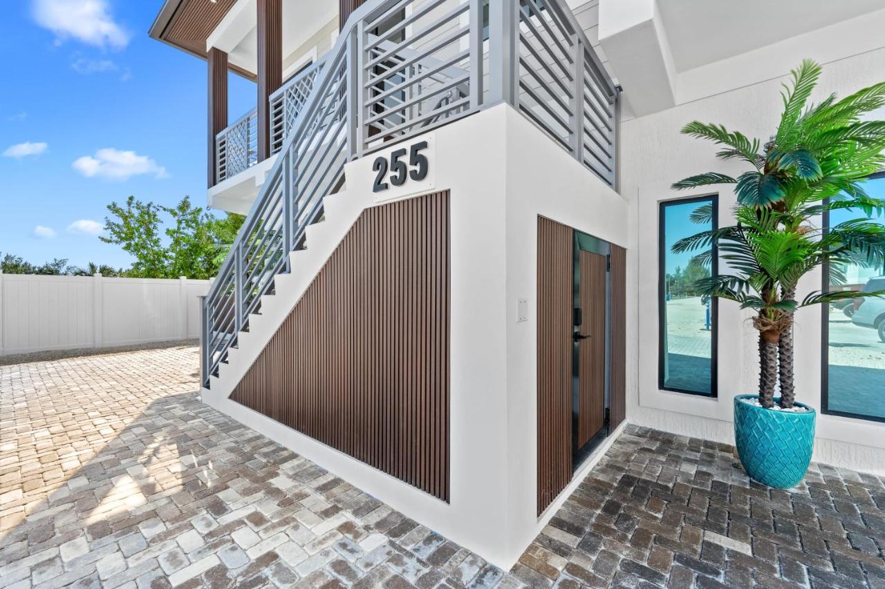 Luxury Seaside Escape ~ Heated Pool w Jacuzzi ~ Elevator ~ Dock ~ Scenic Views - B&B Marathon