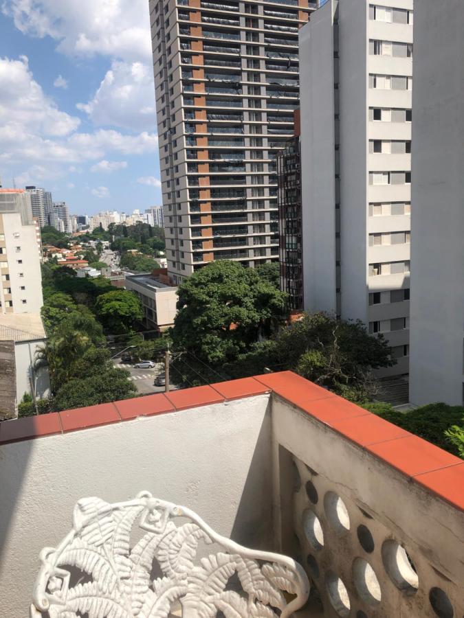 Quarto duplo amplo com varanda em Apartamento - B&B São Paulo