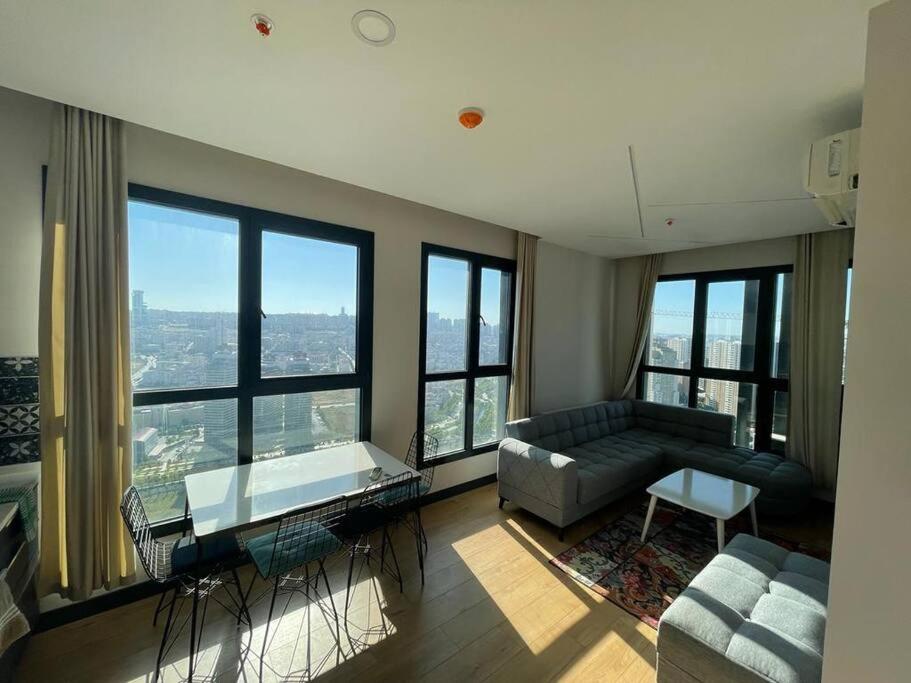 B&B Esenyurt - Furnished APT (29th floor) with panoramic views - Bed and Breakfast Esenyurt