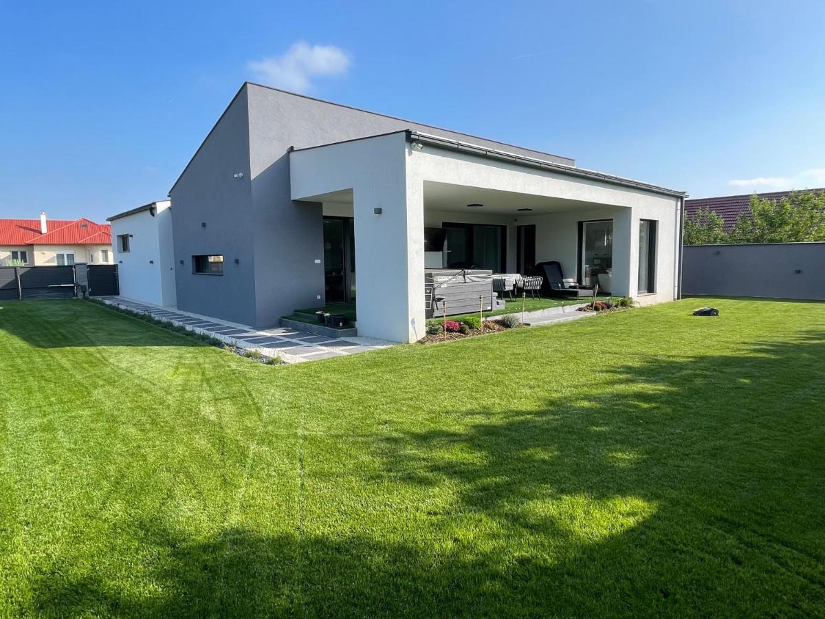 LuxHome by Lake Neusiedl with Jakuzzi - Ferienwohnung St. Niklau