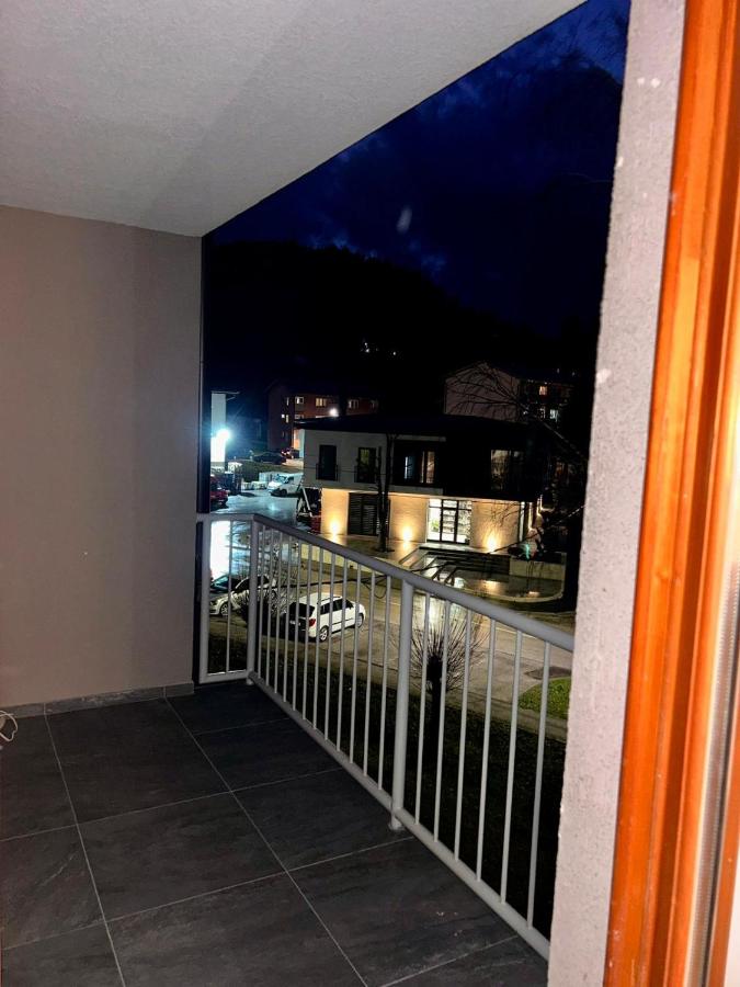 Pale Green - B&B Pale