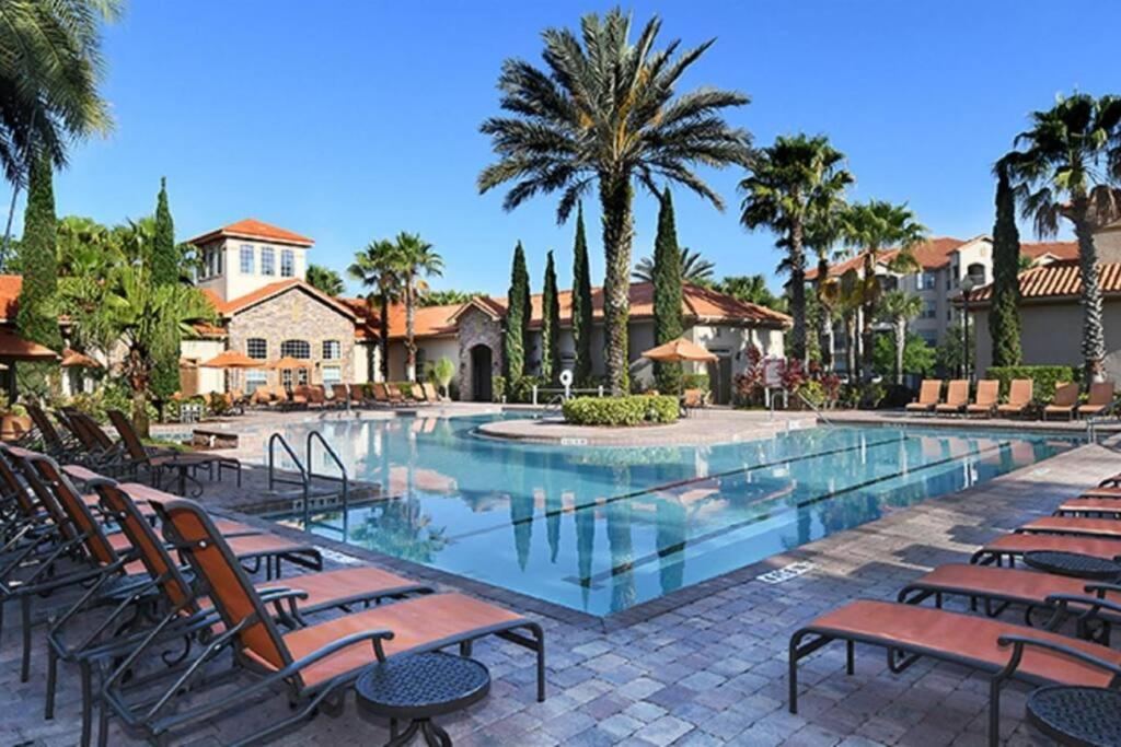 B&B Kissimmee - Cozy 2 Br Condo, Pool Access, Workspace - Bed and Breakfast Kissimmee