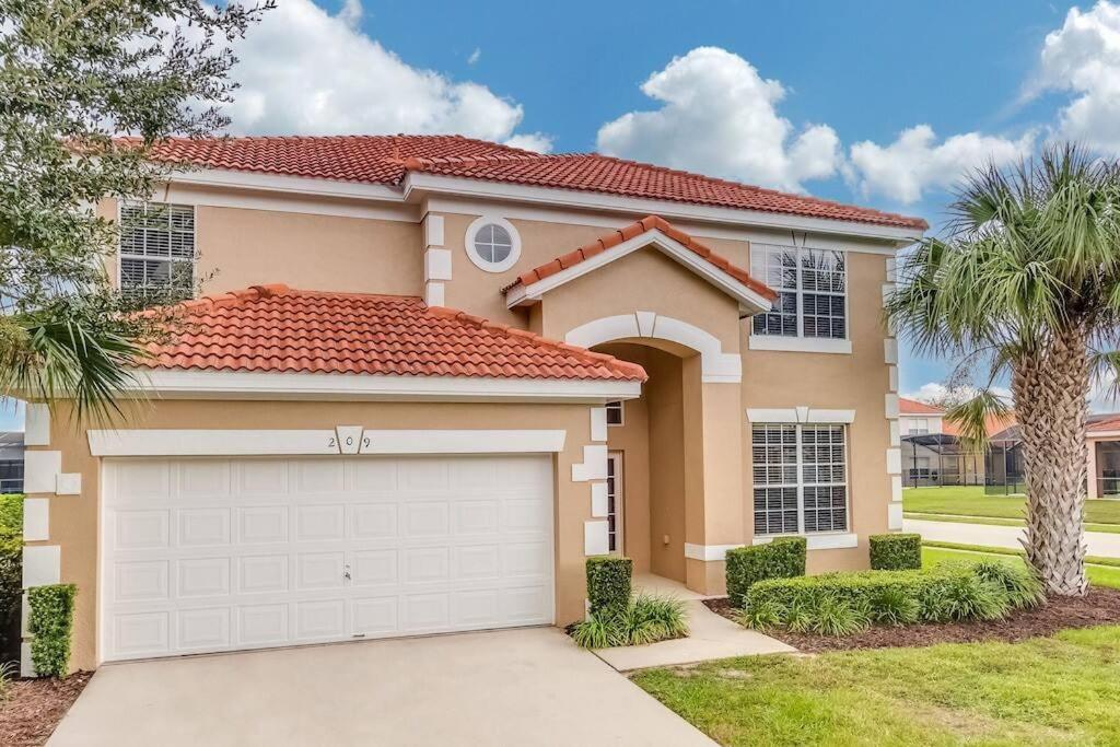 Family Pool Home, Gated Resort, near Disney & golf -209 - B&B