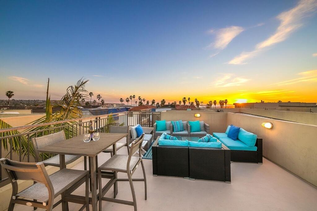 B&B San Diego - Stunning South Mission Home with Private Rooftop & Ocean Views! - Bed and Breakfast San Diego