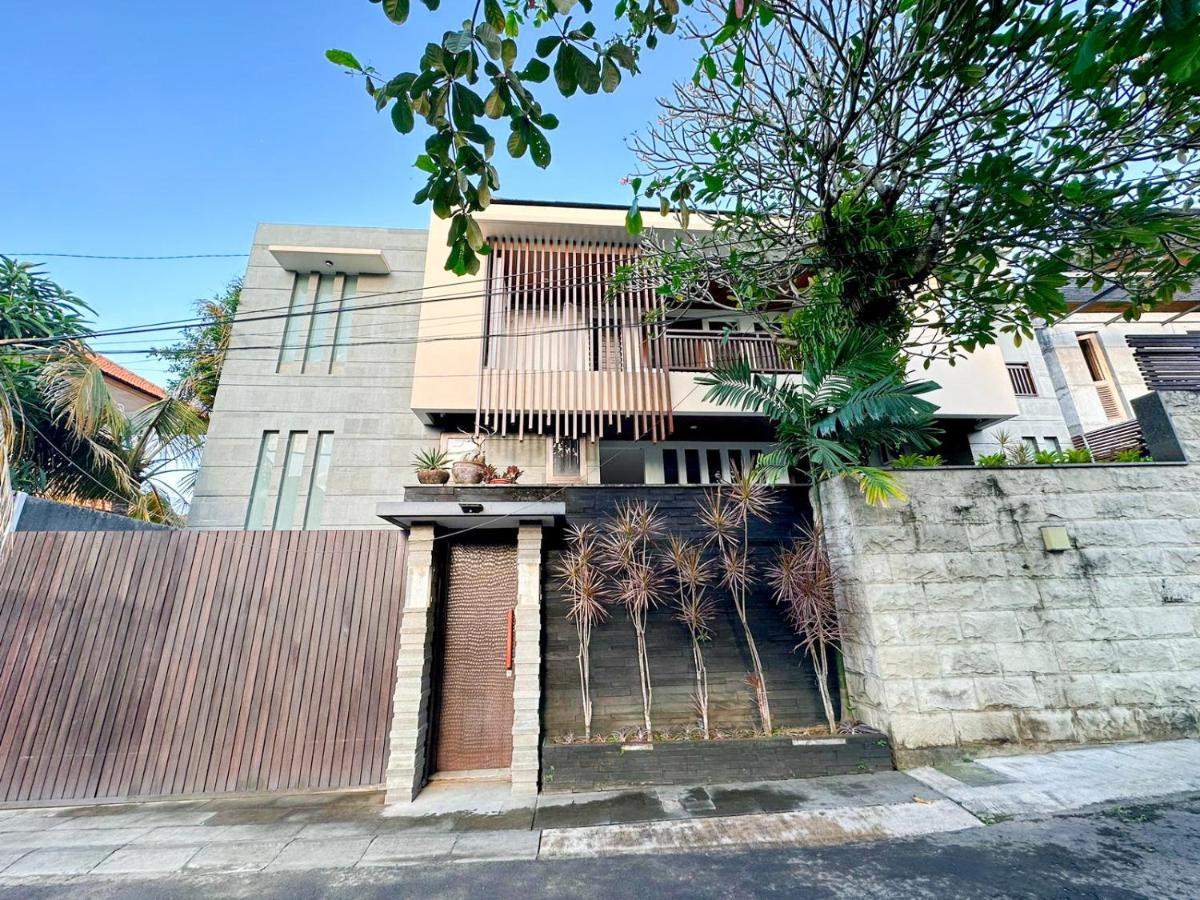 Villa wedasari 6BR luas kolam renang pribadi tengah kota - B&B