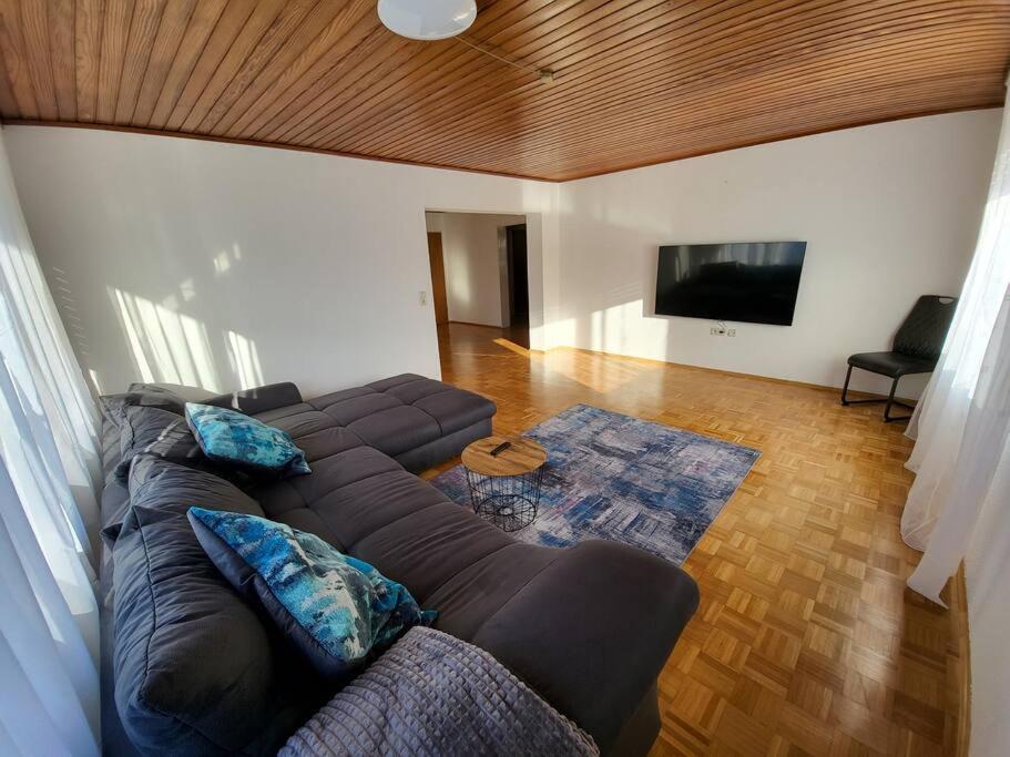 Zentrale, Helle Ferienwohnung - B&B