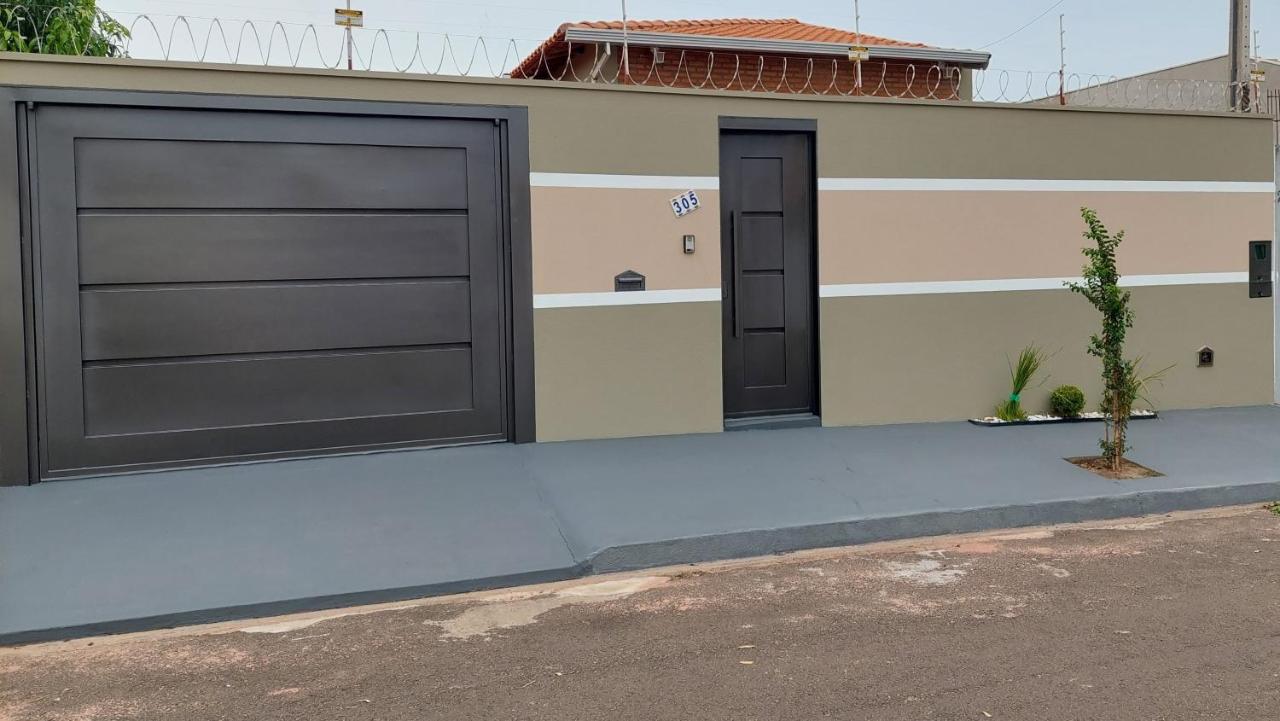 Rancho charmoso e completo próximo ao rio no Village Tiete em Borborema SP - B&B Borborema