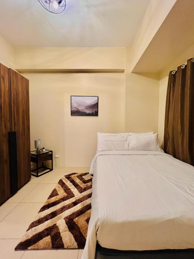 B&B Iloilo City - * * Y Stylish 2BR Option for 6 - Bed and Breakfast Iloilo City