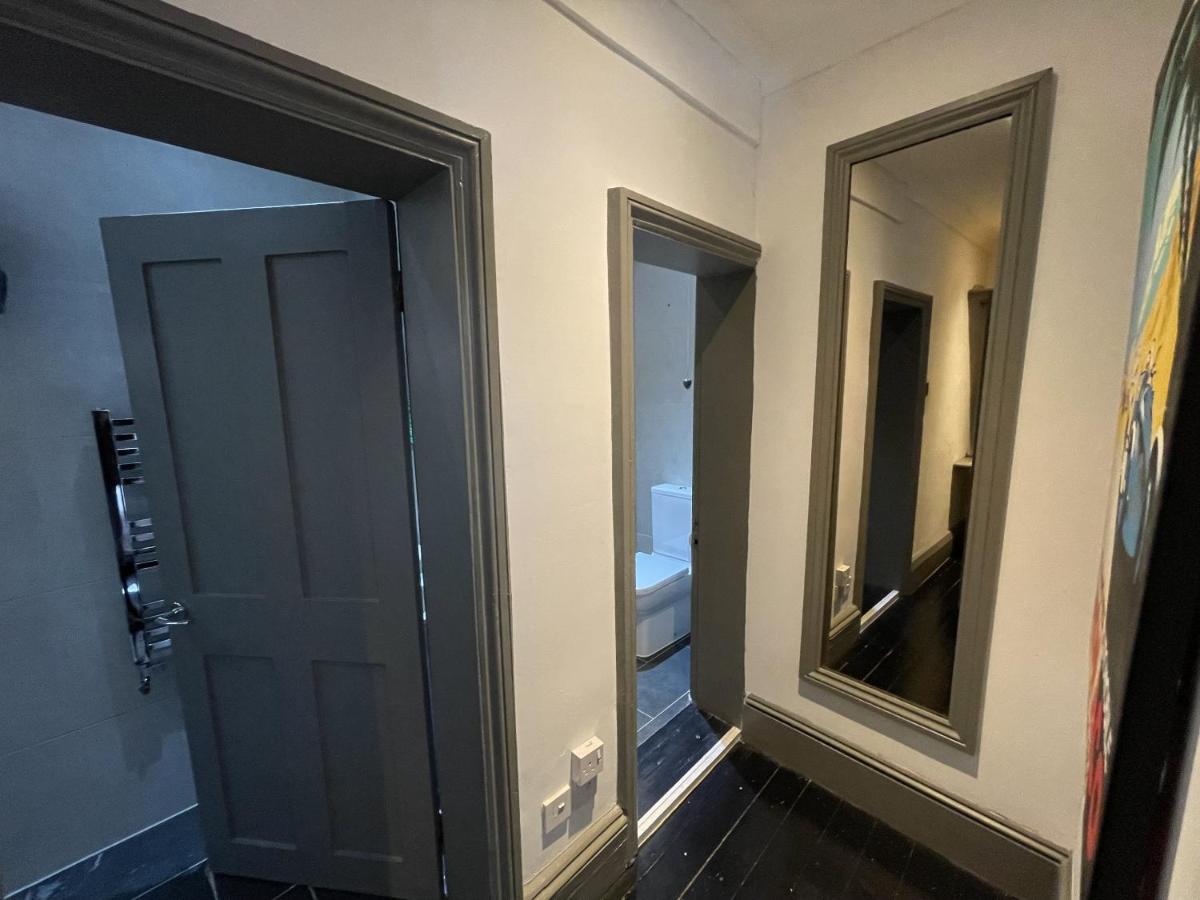 Superior King Room with Shower Ensuite