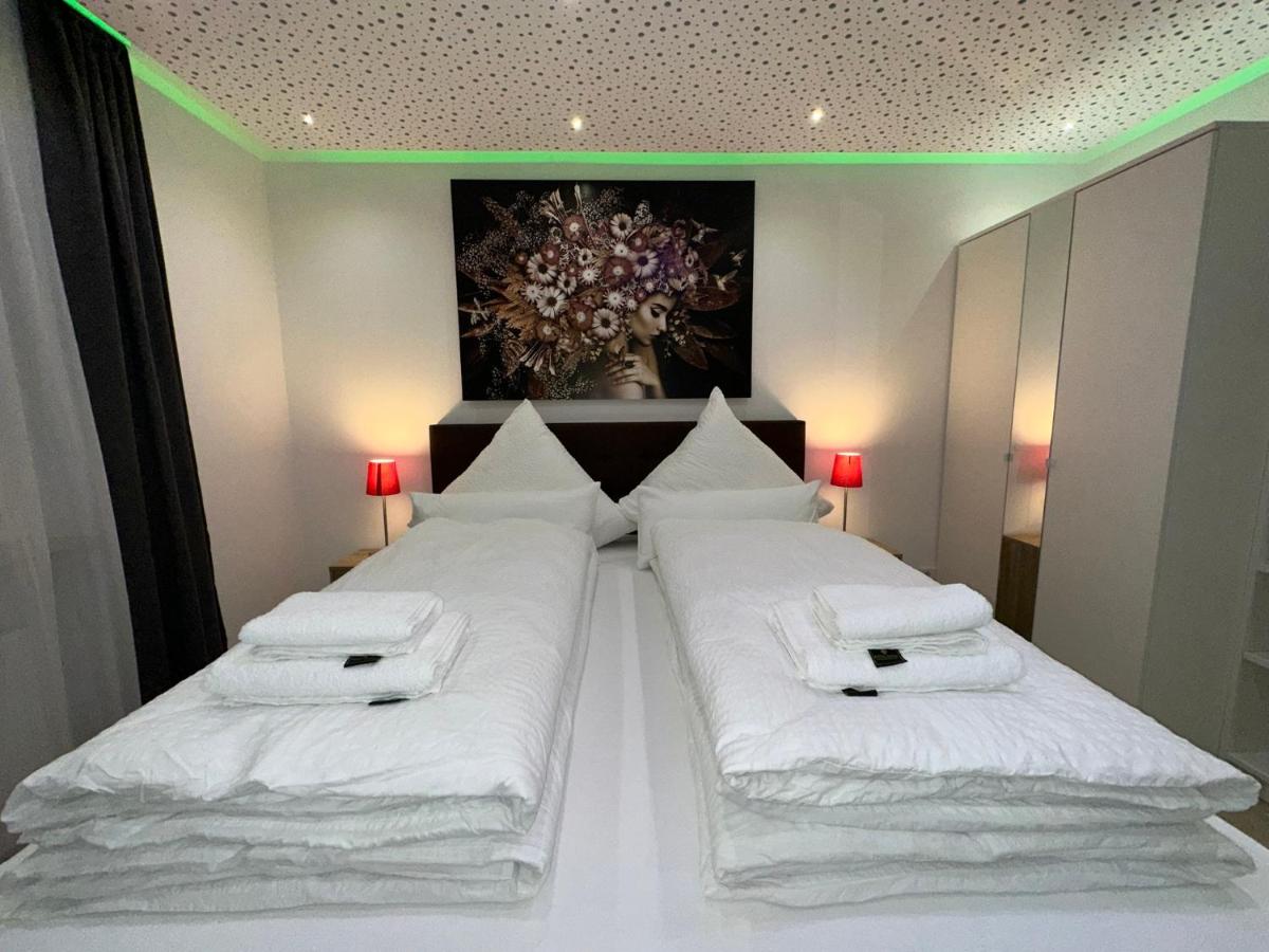Modern Apartments Neuburg D - TOP - 2 Zimmer, Parkplatz, Balkon, Wi-Fi, 2 TV, Dusche, Küche - Bed and Breakfast