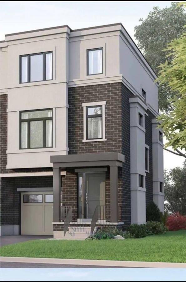 Ensuite guest room with separate entrance - B&B Mississauga