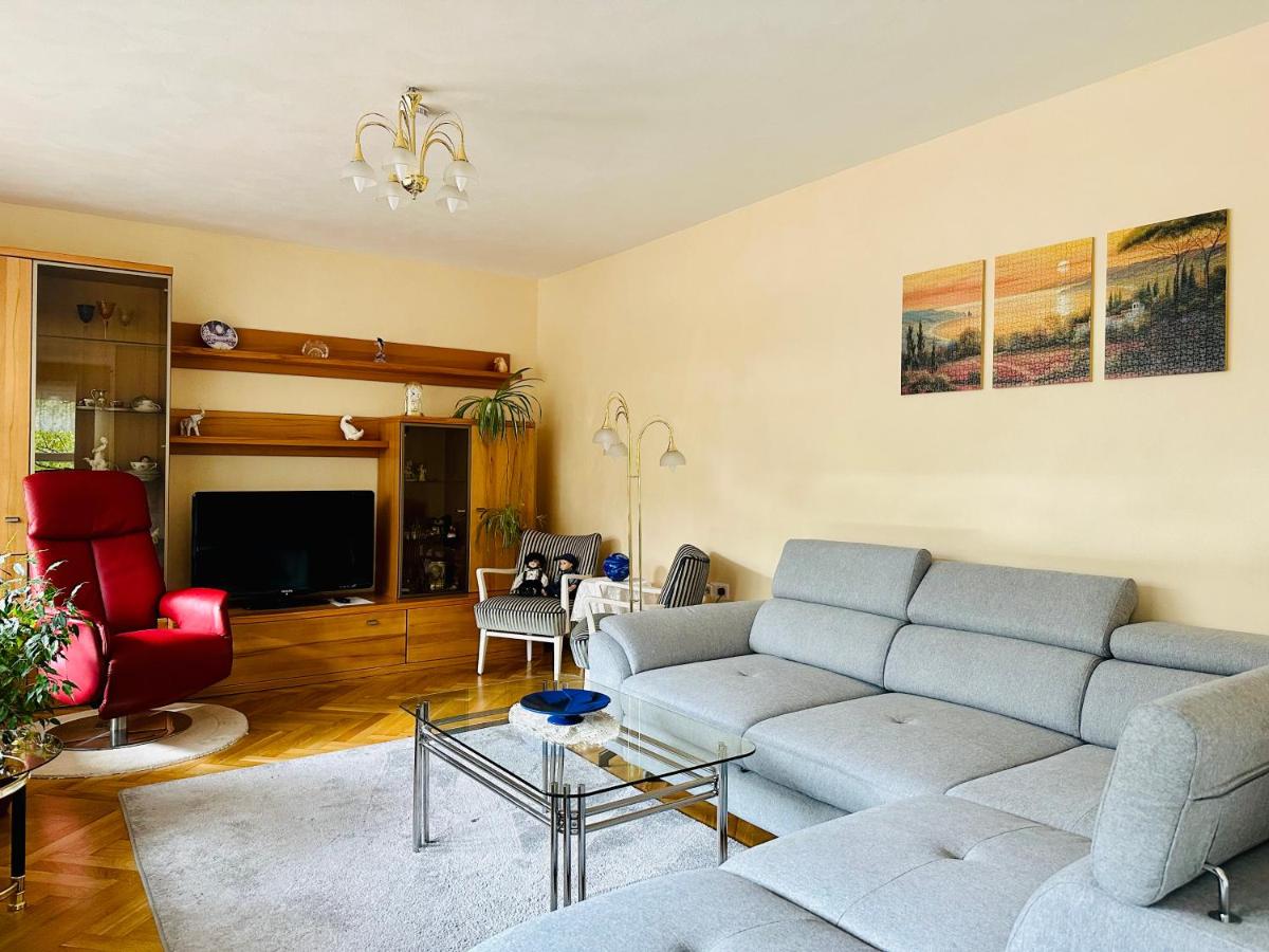 2,5-Zimmerwohnung mit Terrasse - KEINE Monteure - B&B Marbach am Neckar