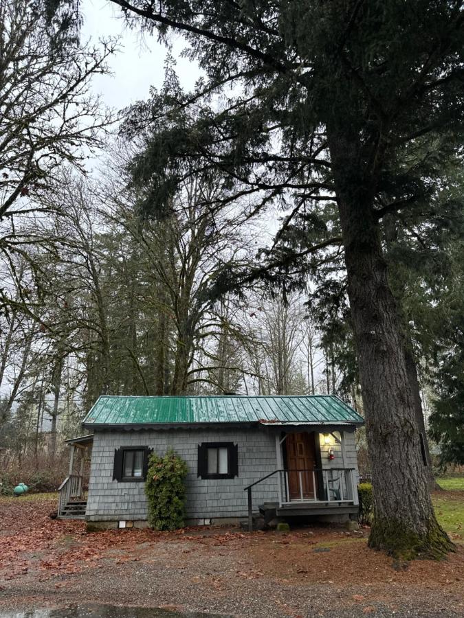Glacier Peak Resort and RV Park - B&B