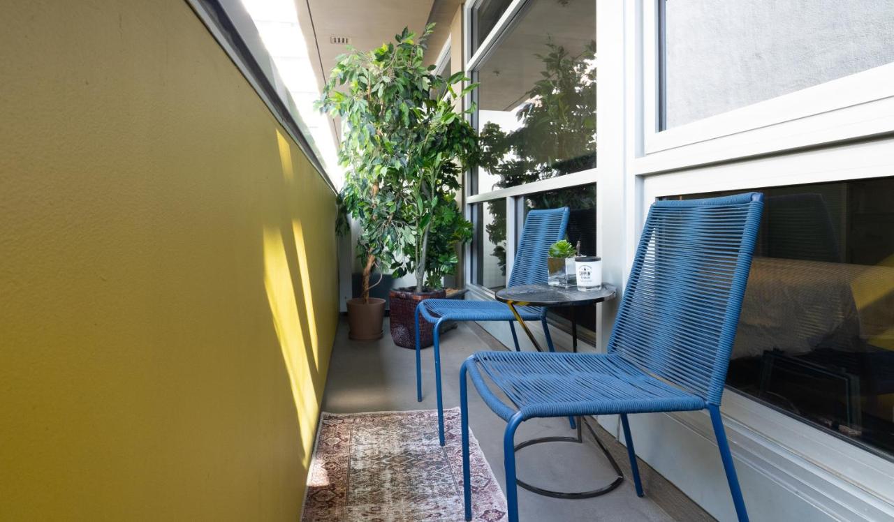Stylish Condo By The Beach - Chambres d’hôtes