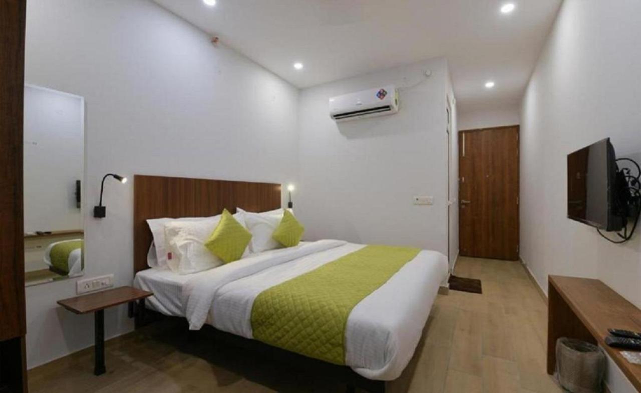 B&B Ghaziabad - Hotel The Emporio A Corporate suites - Bed and Breakfast Ghaziabad