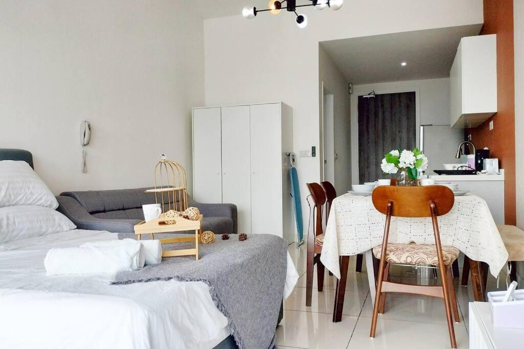 Central KL Retreat MyTown Ikea KLCC TRX Mall MRT - Bed and Breakfast Kuala Lumpur