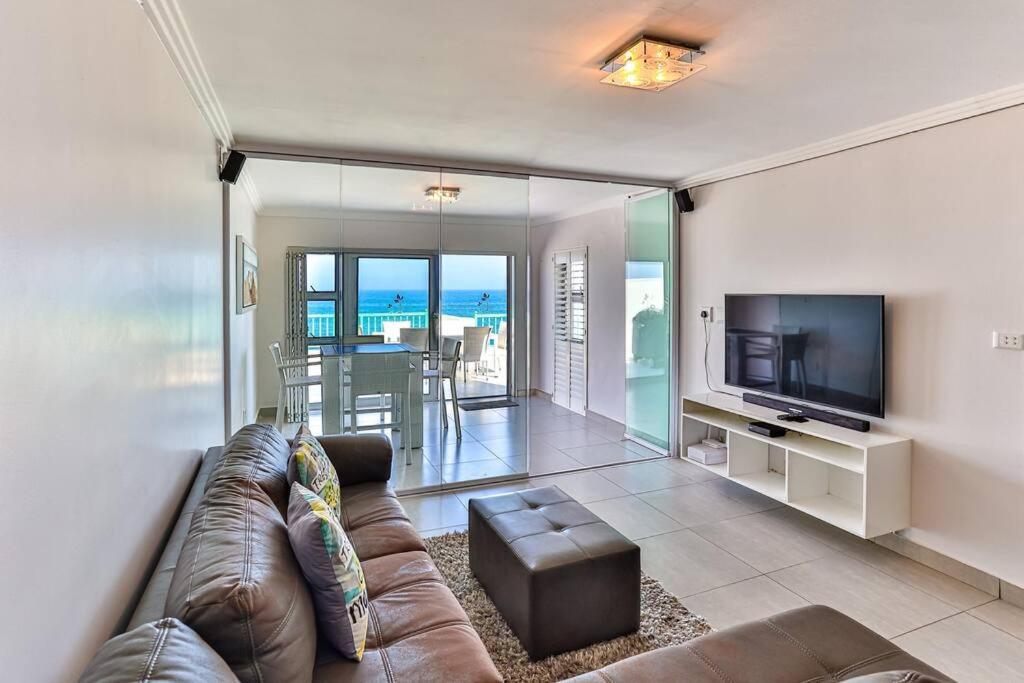 B&B Ballito - 3 Skiathos- Stylish apartment with Breaker Views(no loadshedding) - Bed and Breakfast Ballito