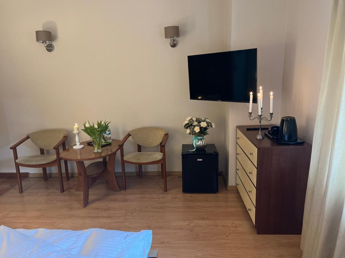 Standard Queen Room