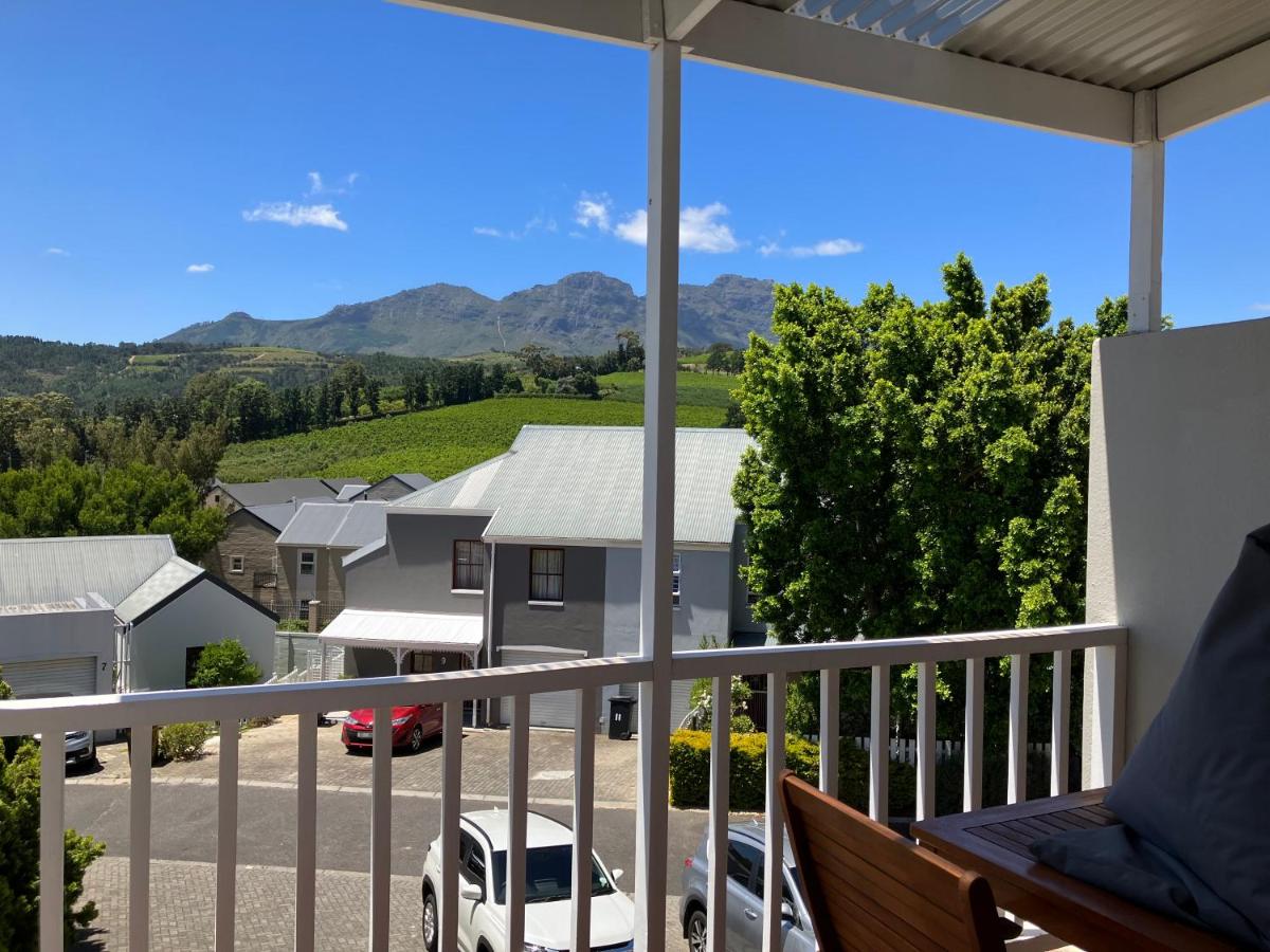 Squirrel Close and Squirrel Den - Bed and Breakfast Stellenbosch