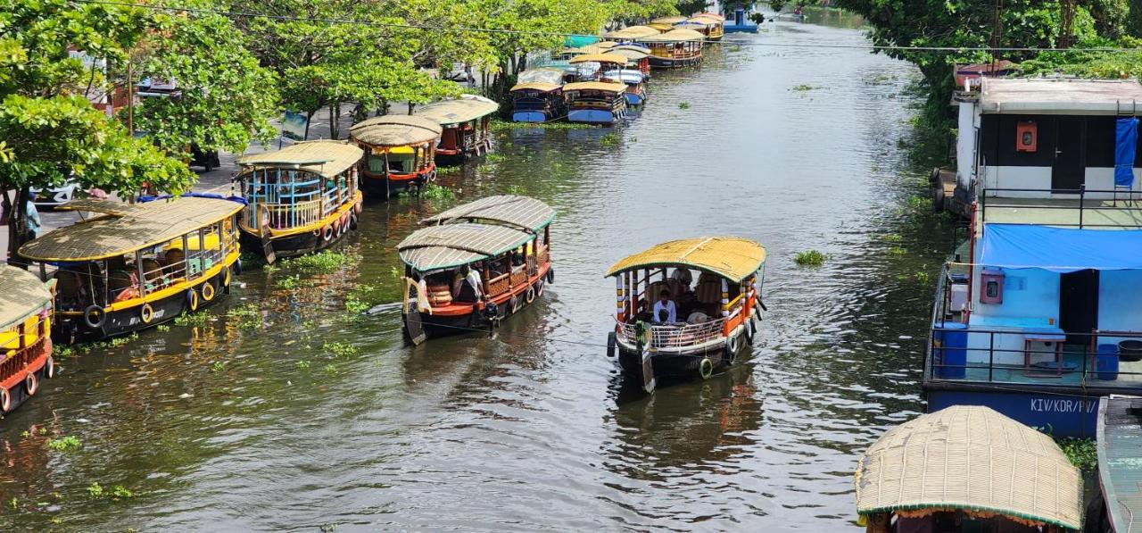 B&B Alappuzha - 'Marari Johns Homestay' Mararikulam, Alappuzha - Bed and Breakfast Alappuzha