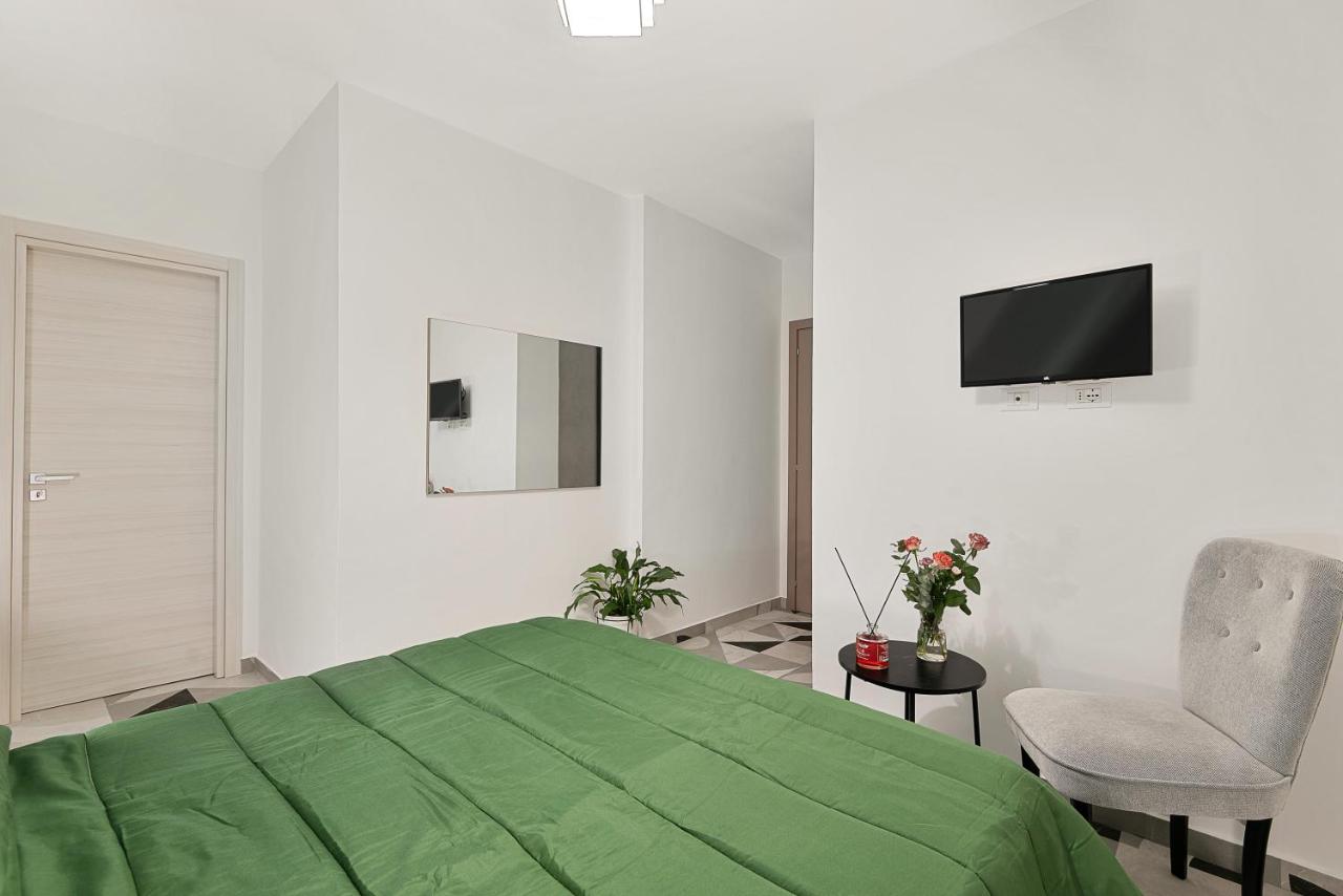 Habitación con cama grande