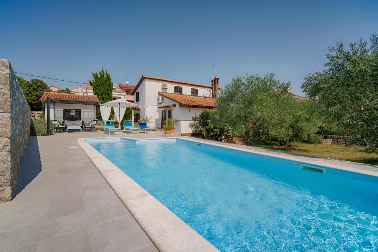 Villa with a beautiful sea view near the beach - by Traveler tourist agency Krk ID 2175 - Ferienwohnung Kornić