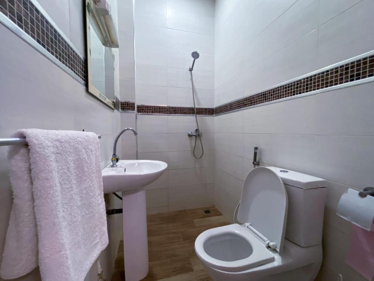 Apartment with Shower